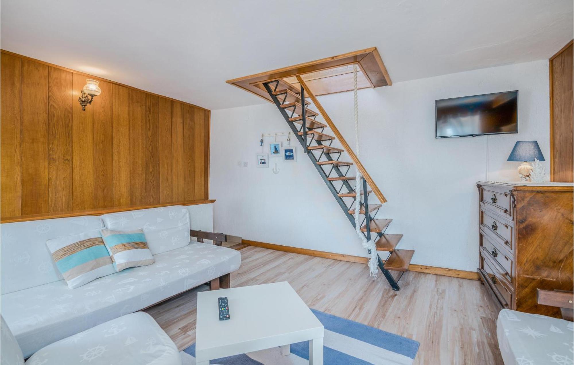 2 Bedroom Gorgeous Home In Baska Экстерьер фото